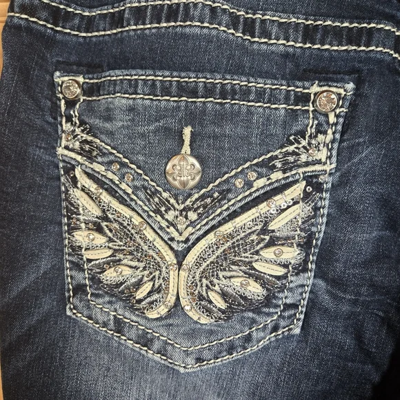 Miss Me Mid-Rise Curvy Crop Bermuda Shorts 32 Dark Wash Embellished Pockets - Picture 4 of 9